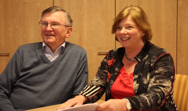 Piet Rietkerk en Emmy van Wijngaarden van de Commissie Wonen.