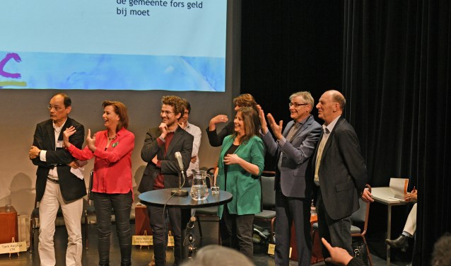 Dikke pret bij lijsttrekkers en andere kandidaat-raadsleden tijdens het debat over cultuur in Soest.