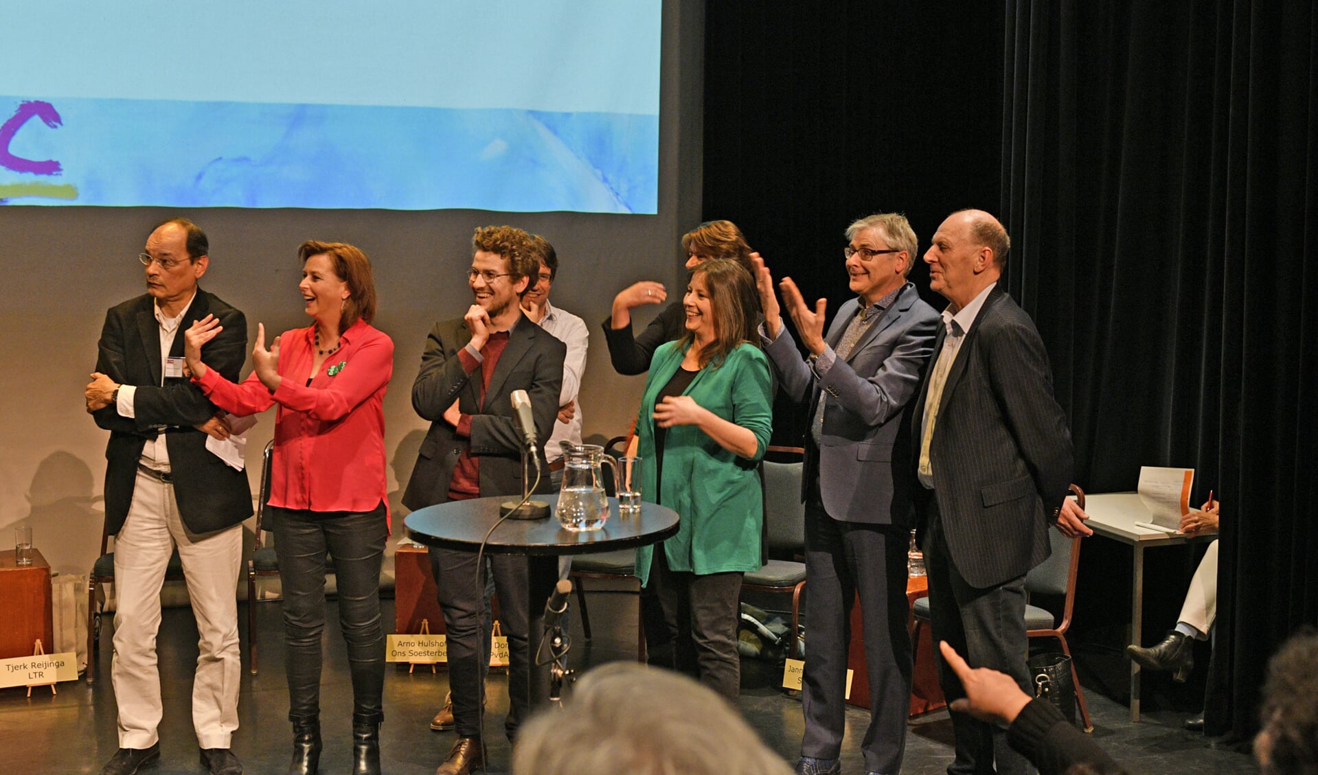 Dikke pret bij lijsttrekkers en andere kandidaat-raadsleden tijdens het debat over cultuur in Soest.