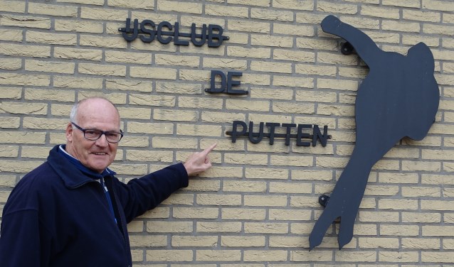 Wout Dame bij zijn IJsclubgebouw
