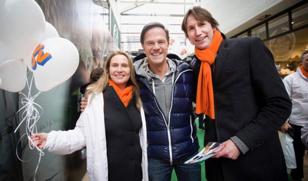 Herbert Raat samen met nummer 2 op de VVD lijst, Janneke Leegstra en Mark Rutte.