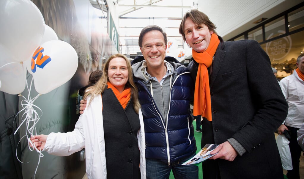 Herbert Raat samen met nummer 2 op de VVD lijst, Janneke Leegstra en Mark Rutte.