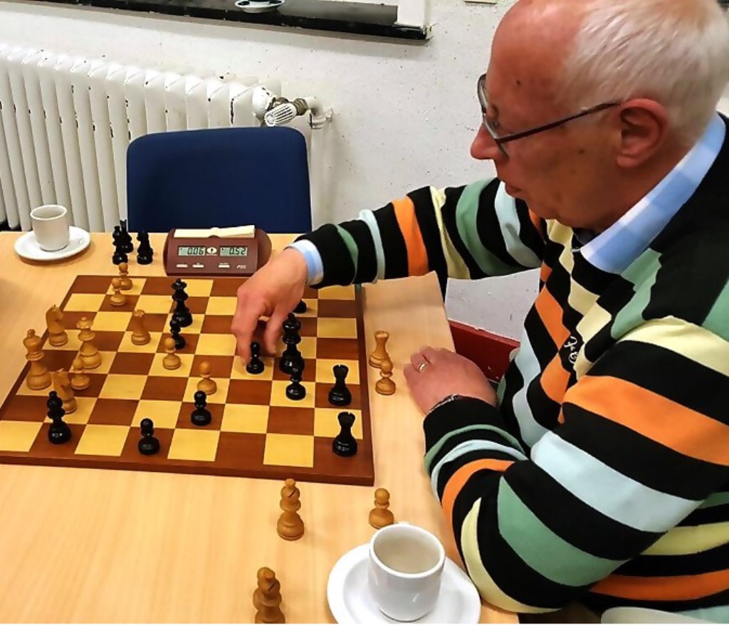 John Riksen won van Martin Markering en profiteerde vol van het niet spelen van Hotze Tette Hofstra.