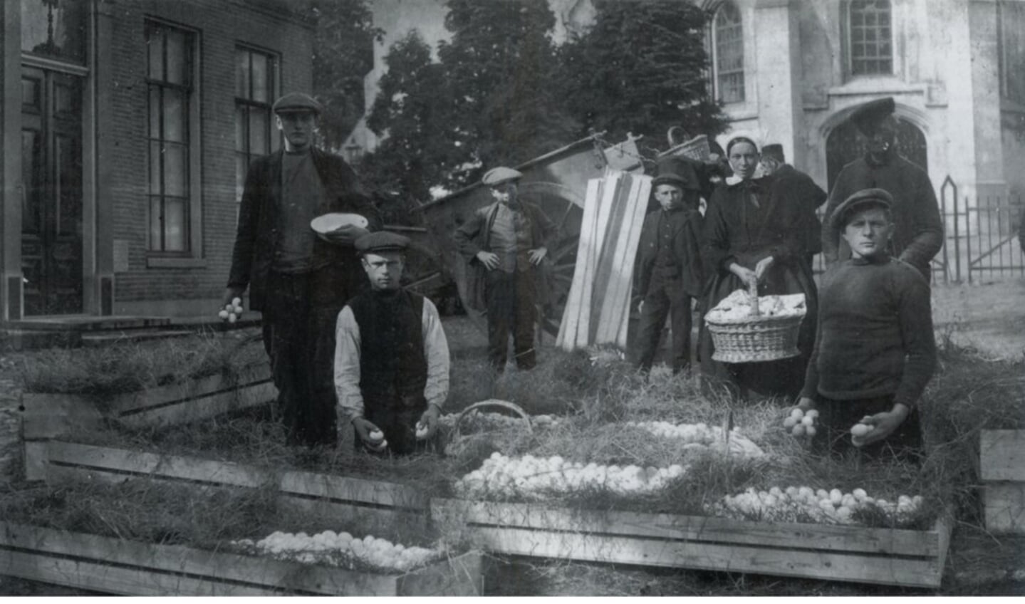 Eierhandel Markt Veenendaal omstreeks1915.