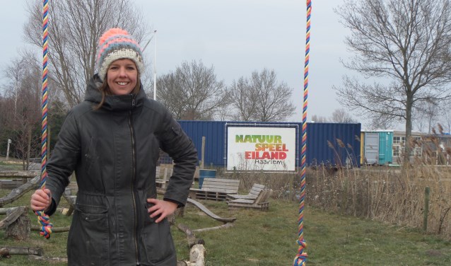 Chantal Bakhuis in het vernieuwde Natuur Speeleiland Haarlem.