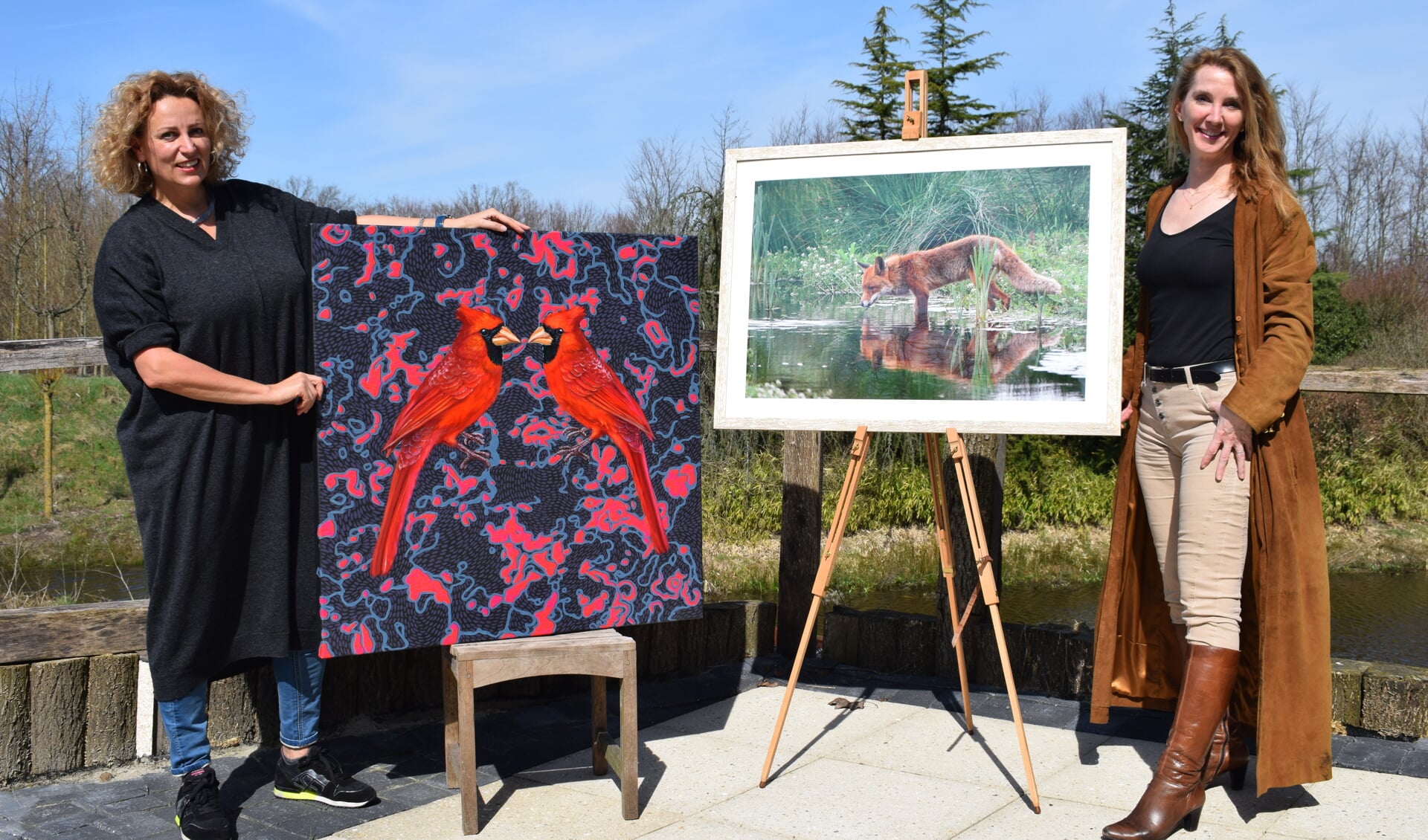 Lyu Sienna (links) en Yvette van den Berg exposeren deze maand in Jardin d'Hiverre.