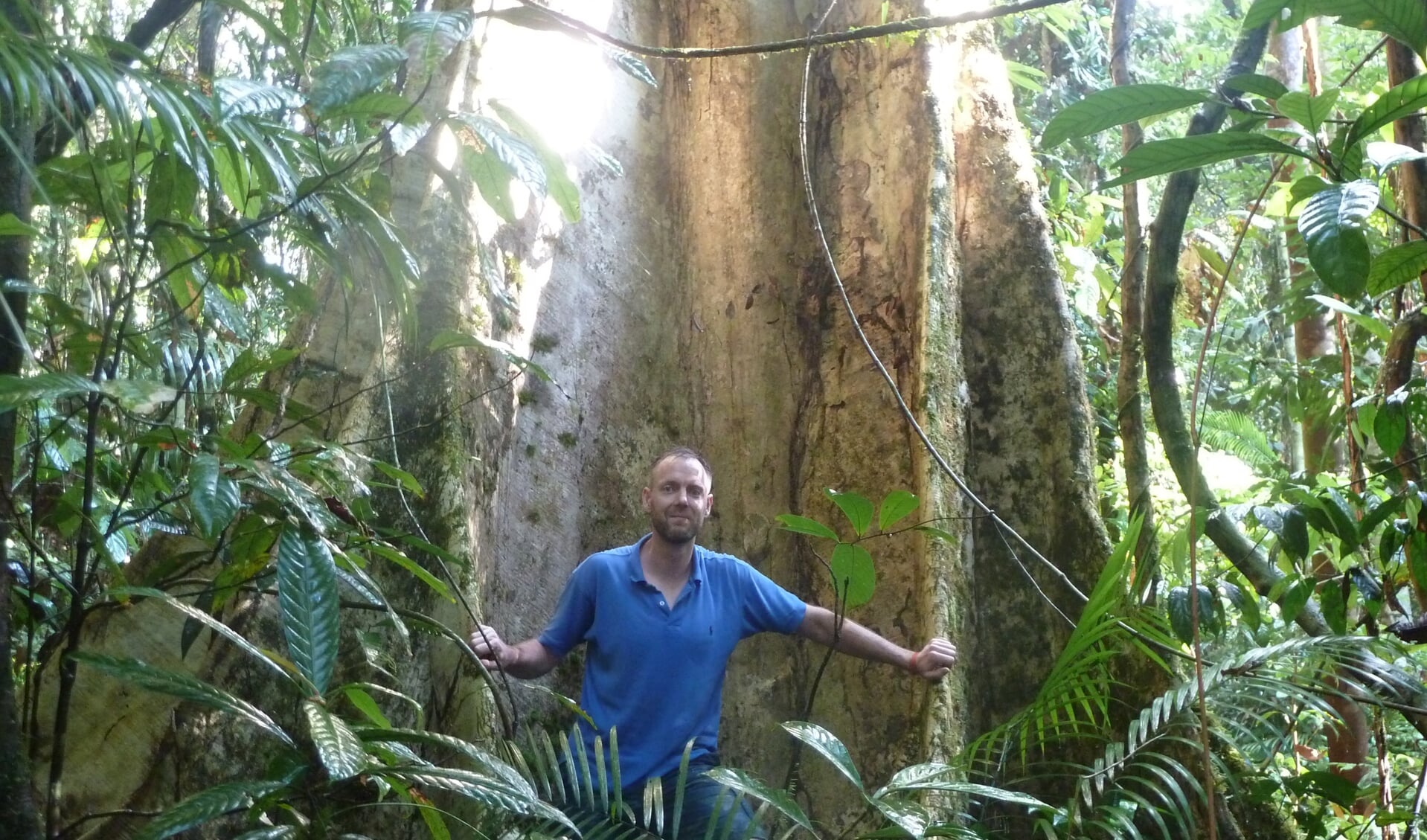 Hugo Wortel tijdens een van zijn eerdere reizen naar Borneo. Hij vliegt er overmorgen weer naar toe.