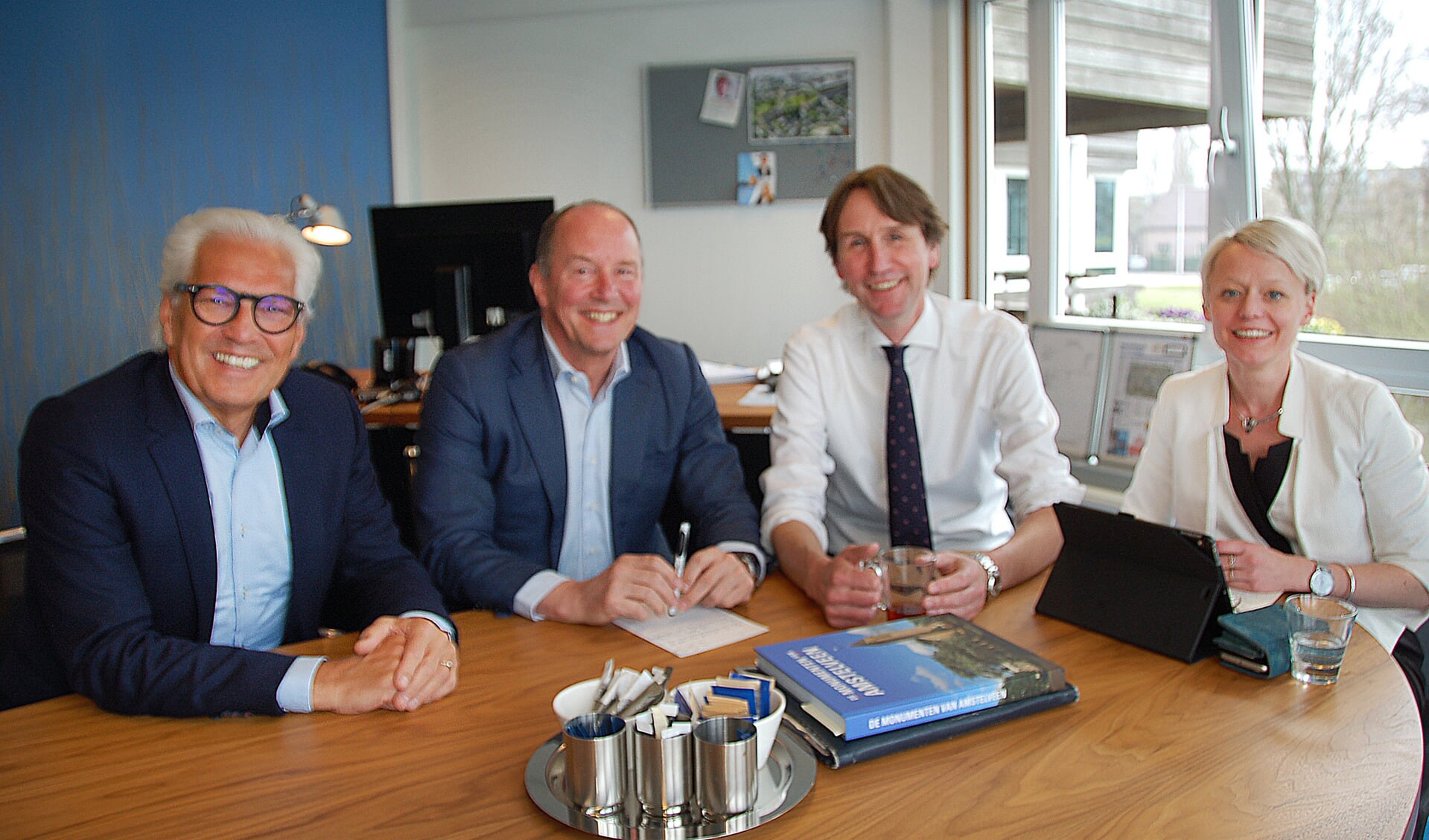 Ruud Kootker en Peter Bot van BBA (links) met de informateurs Herbert Raat (VVD) en Floortje Gordon (D66). 