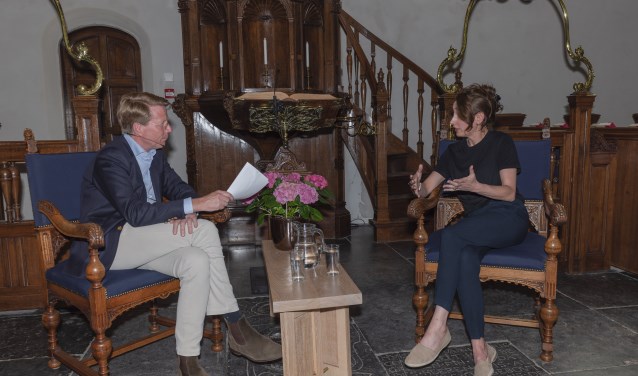 Ad van Nieuwpoort heeft een indrukwekkend gesprek over vluchtelingen.