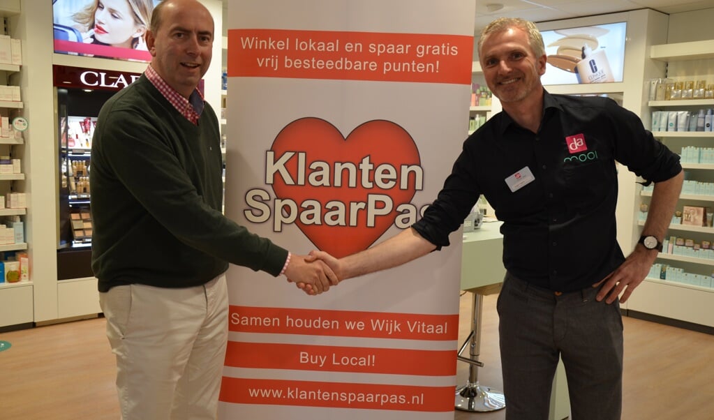 Henk Drok (Klantenspaarpas) en nieuwe deelnemer Eugene Smit van DA Mooi Dorestad