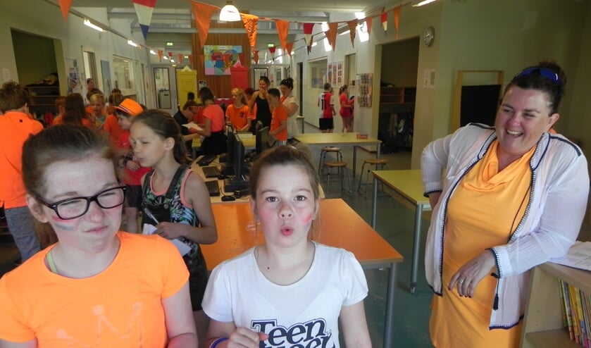 Fluiten na een beschuitje te hebben gegeten. Lilian kan er de humor wel van inzien, dochter Pip minder.