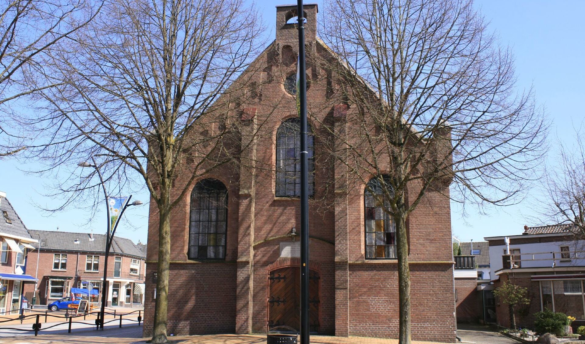 Het kerkgebouw van NGK De Ontmoeting aan de Hoofdstraat in Voorthuizen.