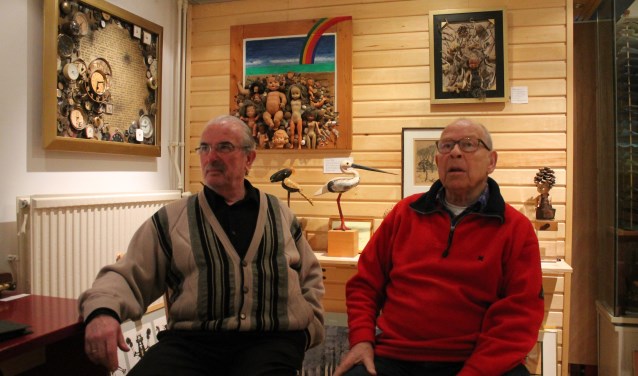 Aad Gordijn en Frans Hosman in het atelier van Frans.