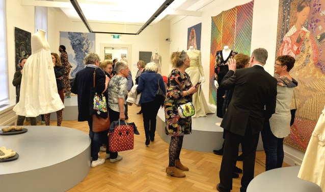 Opening van de expositie over borduurkunst in het Gorcums Museum
