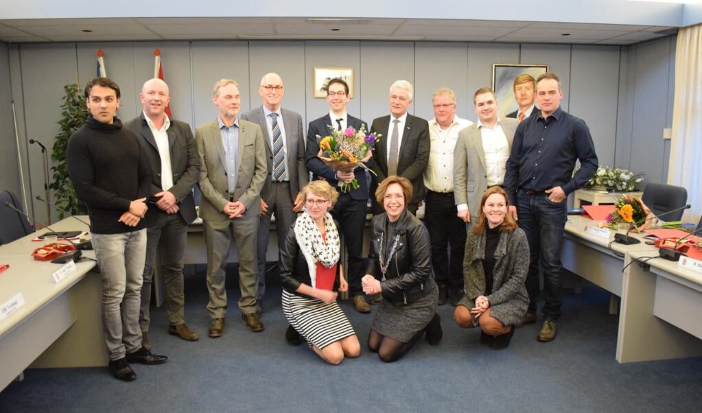 De nieuwe gemeenteraad van Renswoude, met in het midden vooraan burgemeester Petra Doornenbal.