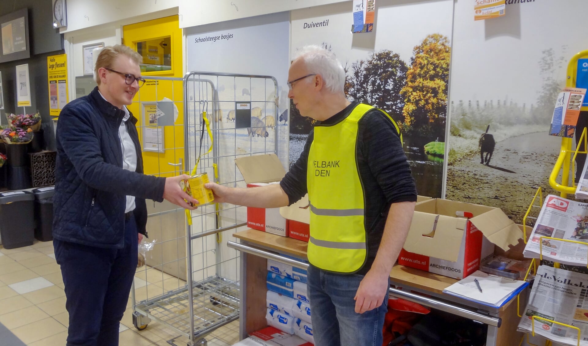 •	Een klant doneert aan één van de vrijwilligers bij één van de deelnemende supermarkten