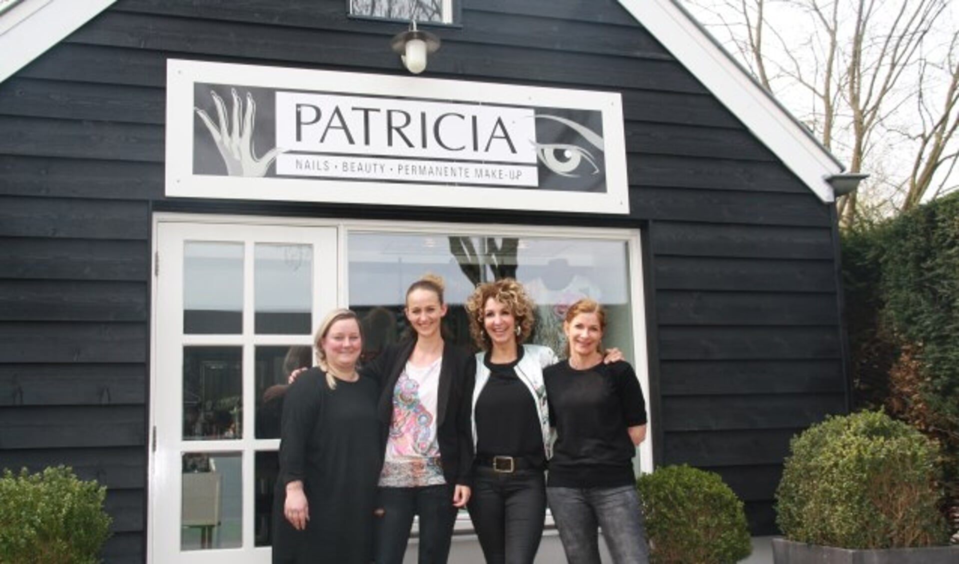 Het team van Patricia Nails &  Beauty combineert vakmanschap met gezelligheid. (foto: Kees Stap) 