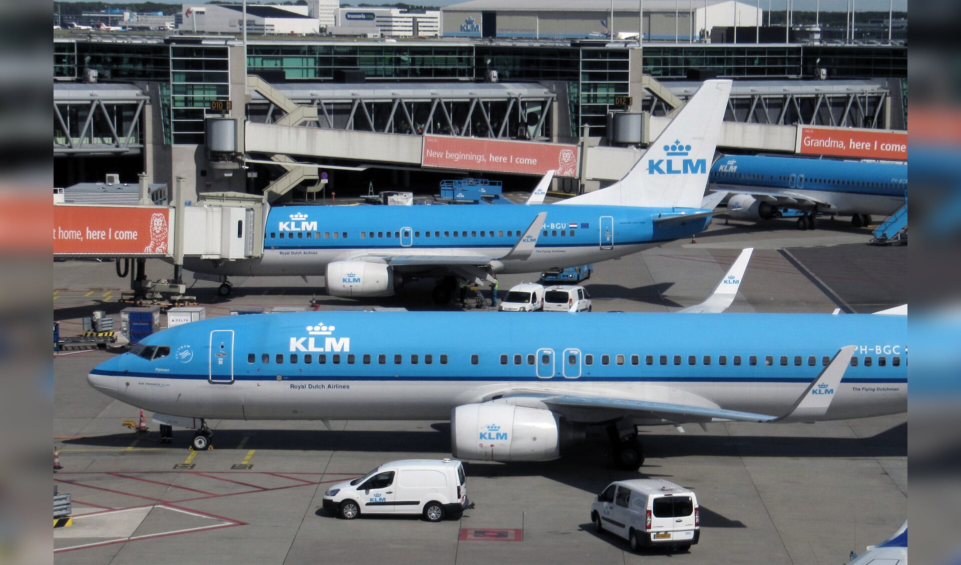 Afhandeling van KLM vliegtuigen op Schiphol.