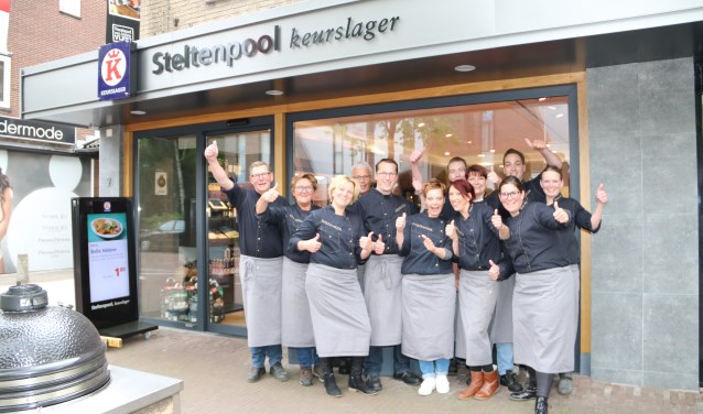 Het gouden team van de jubilerende Slagerij Steltenpool.