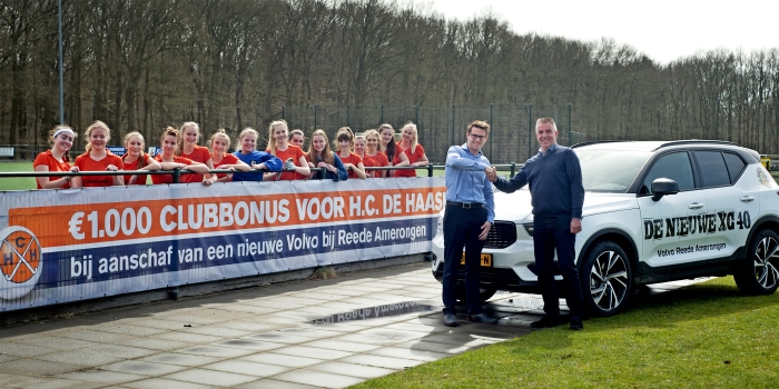 Henry Zumbrink en Henk Honders bekrachtigen de samenwerking