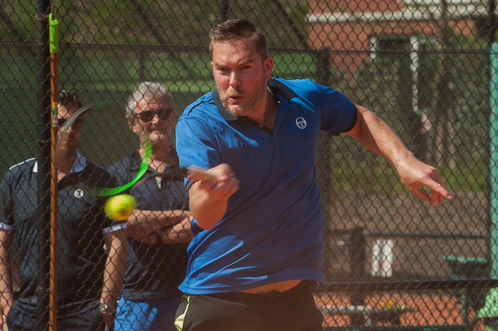 <p>Voorlopig geen competitietennis, stelt de KNLTB.</p>