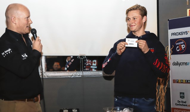 Michiel van Zanten (links) tijdens de loting van de Proxsys Cup.