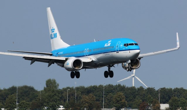 Een landende Boeing 737 van de KLM. Vlak voordat een vliegtuig landt, moet het stabiel zijn.
