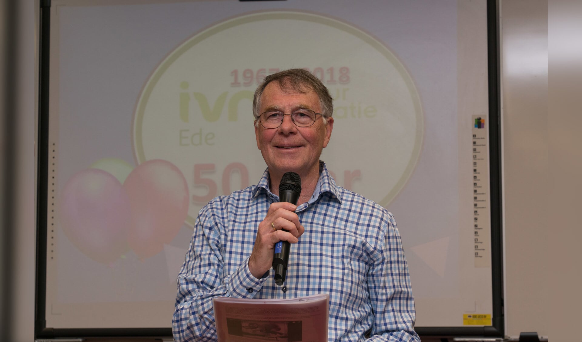 Hans Gonggrijp, voorzitter IVN Ede, opent 50 jarig jubileumfeest