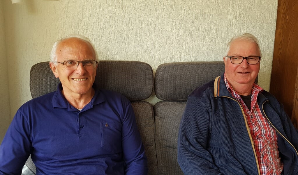 Gerrit Grotentraast (links) en Frits Velker zijn trots op de belangenvereniging.