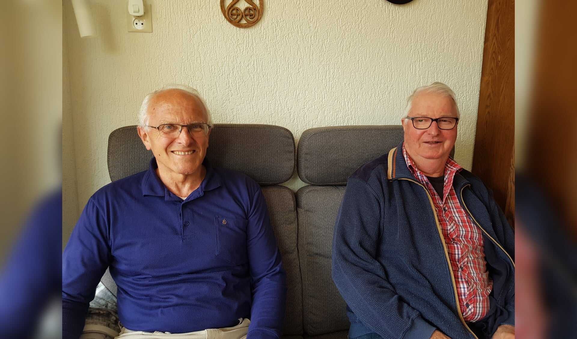 Gerrit Grotentraast (links) en Frits Velker zijn trots op de belangenvereniging.