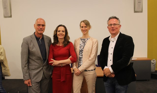 Het beoorde college van Houten, met (vlnr) Kees van Dalen, Hilde de Groot, Jana Smith en Herman Geerdes