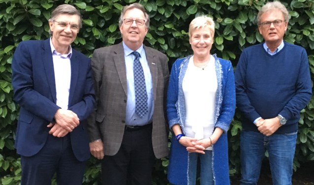 V.l.n.r. Teunis Reedijk en Dick Karssen, Liesbeth Overhagen en Remmelt Veenstra.