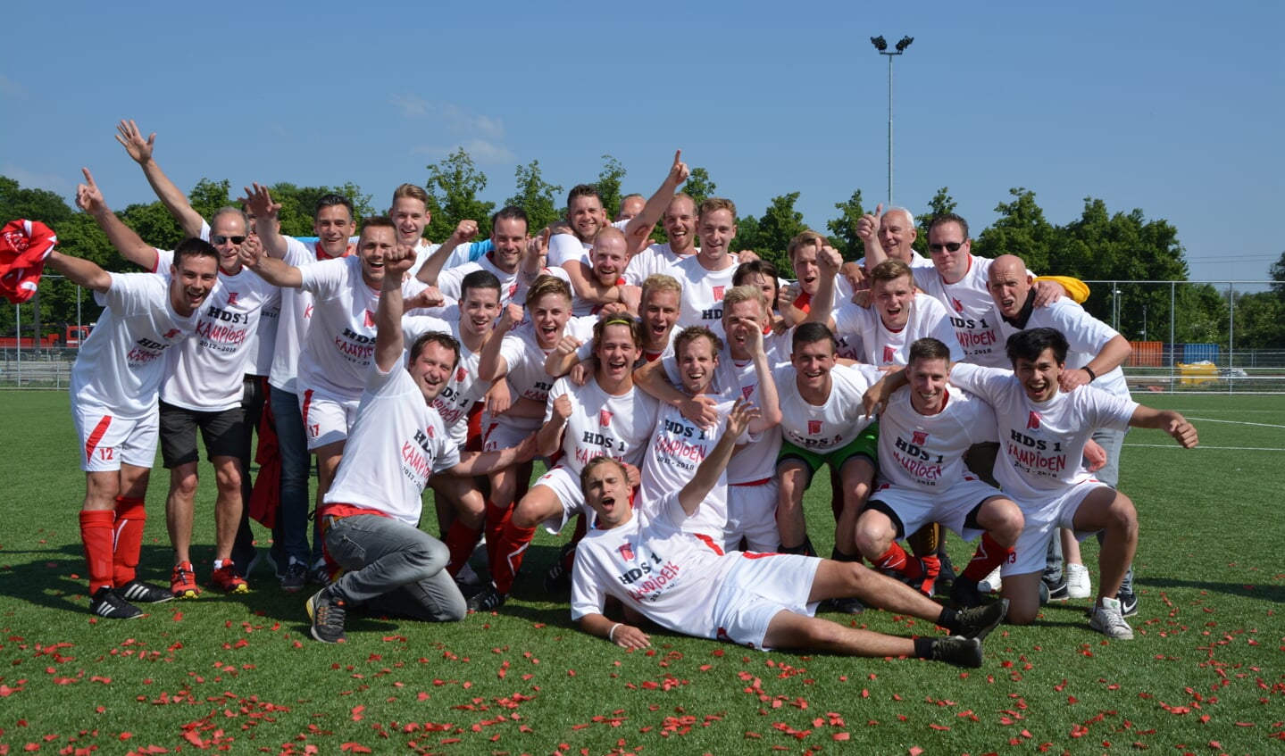 De kampioenen klaar om er een swingend feest van te maken