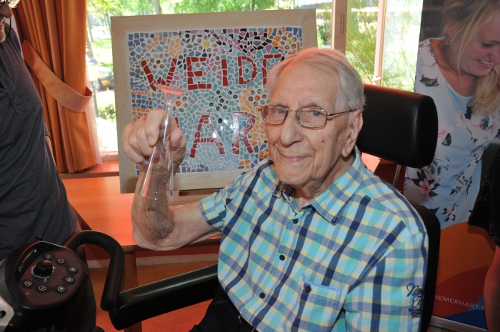 De heer De Bruin verrichtte samen met wethouder Jur Botter de opening