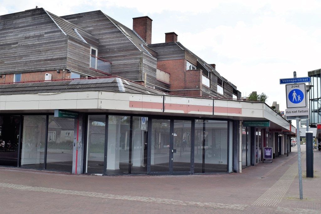 Het nieuw in te richten pand in Nieuw-Vennep.