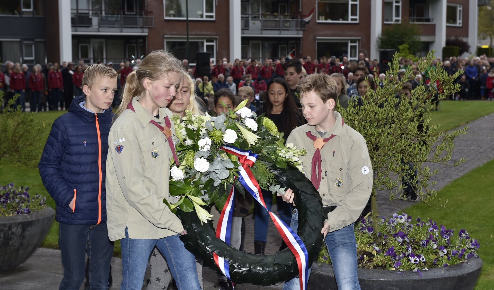 Elk jaar op 4 mei hebben de scouts een belangrijke ondersteunende rol bij onder andere de kranslegging.