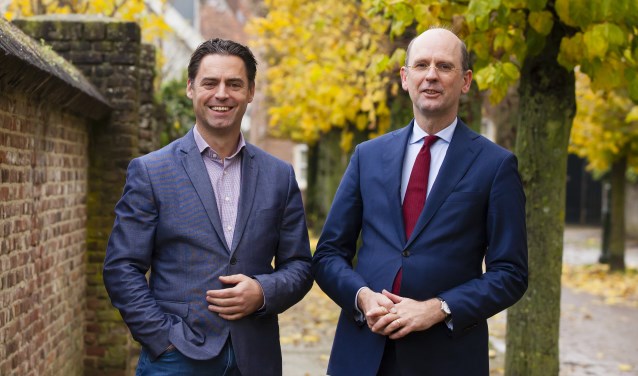Notarissen Martijn Maas (rechts) en Mark Sprenkels (links)