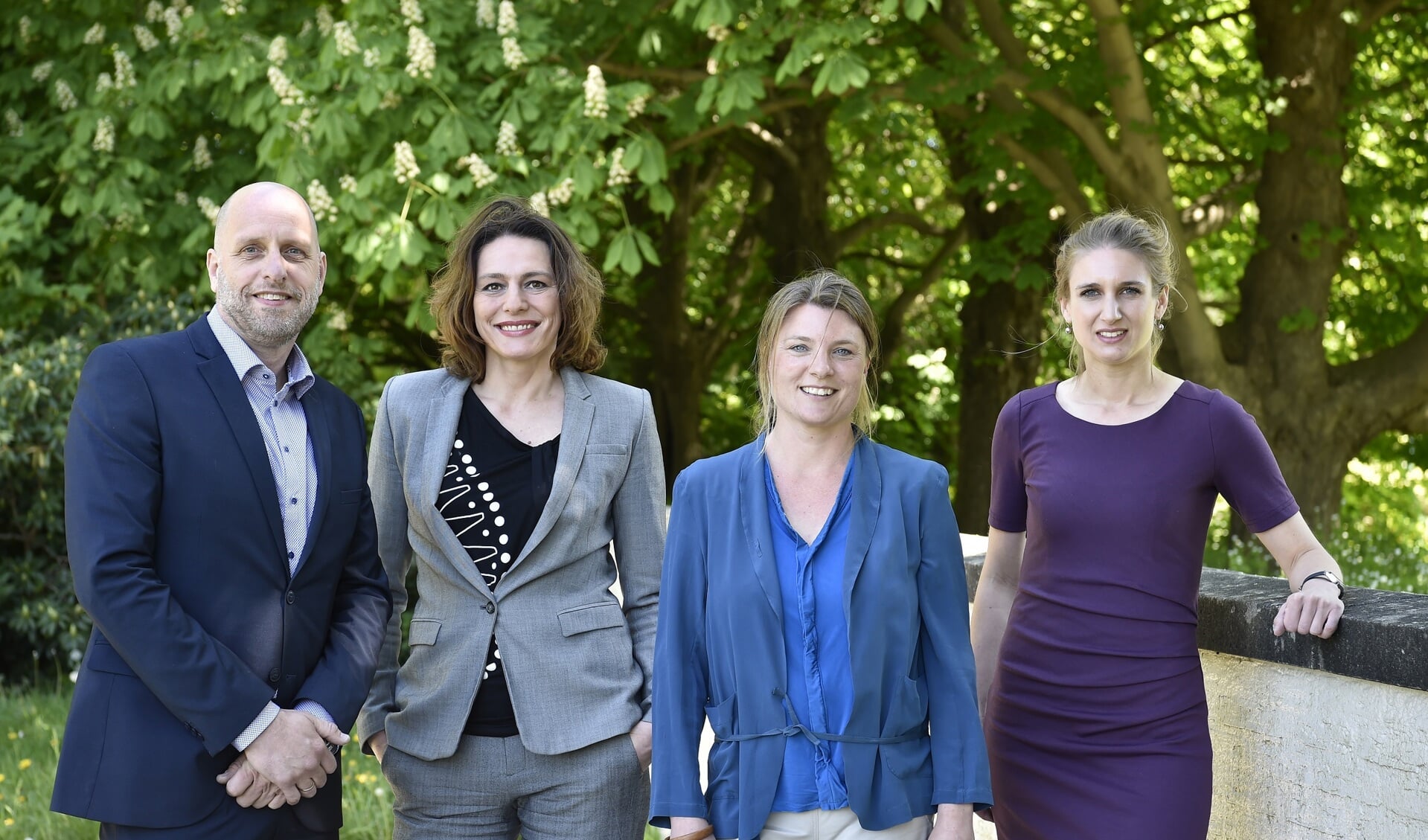 De vier nieuwe wethouders v.l.n.r. Harrie Dijkhuizen (CU/SGP), Nermina Kundic (D66), Aukje Treep (GGS) en Liesa van Aalst (VVD).
