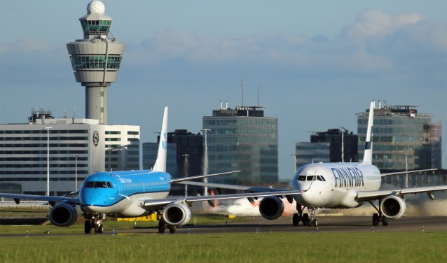 Minister zou grenzen Schiphol hebben opgerekt.