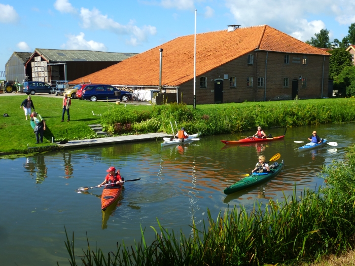 Leden in actie voor het clubhuis