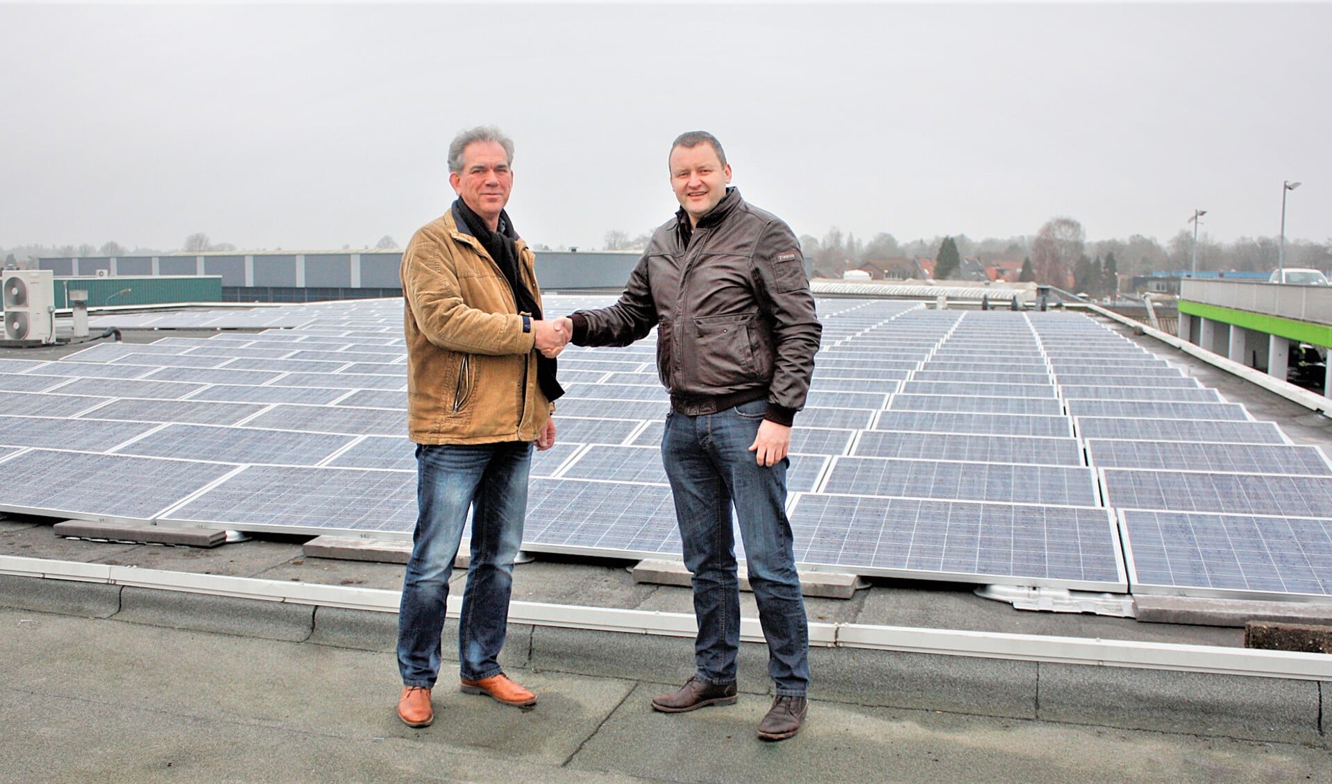 Auto Smeeing liet enkele jaren geleden al zonnepanelen op het dak leggen.