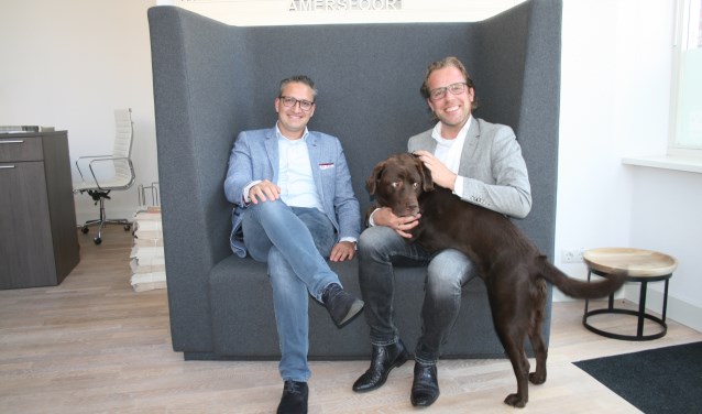 Harro Morren en René van Beek runnen samen met drie medewerkers Makelaardij De Parel.