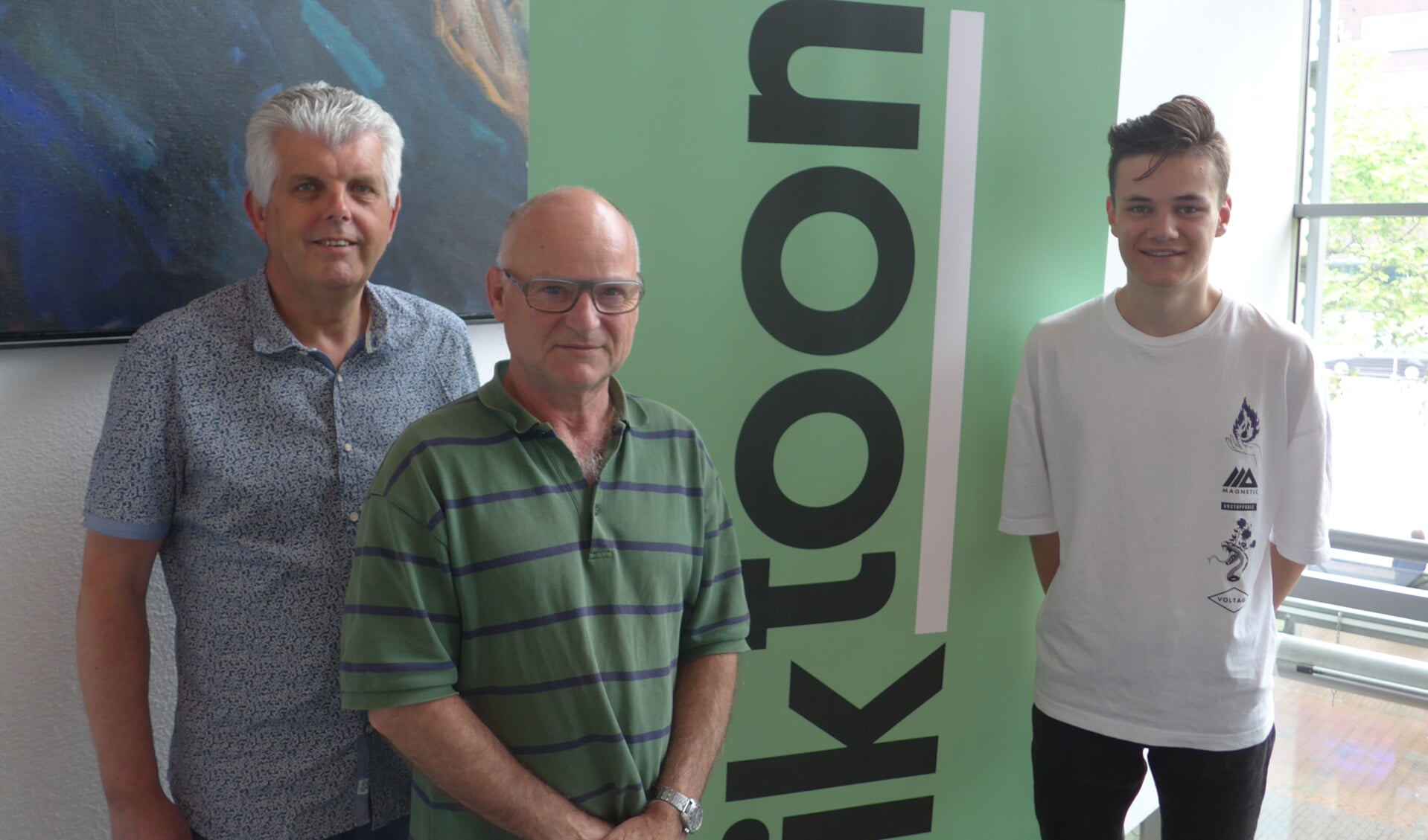 André Vulperhorst, Kees Jan Boerman en Stan van den Bos (links naar rechts) voor de poster van de Iktoon maand