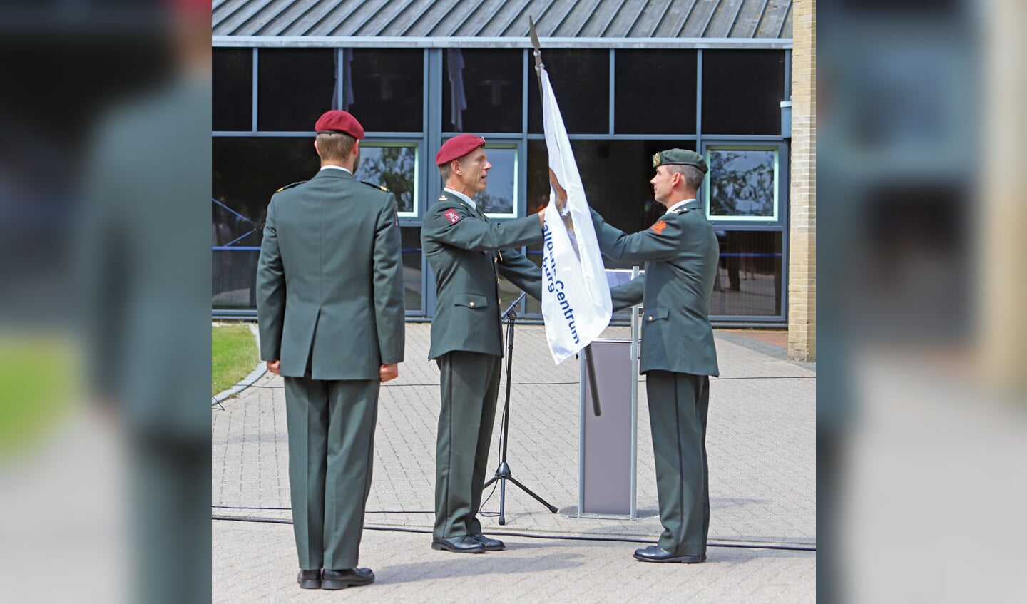 Tijdens een plechtige ceremonie droeg Luitenant-kolonel Jeroen Hulst het commando over aan luitenant-kolonel Léon Jans