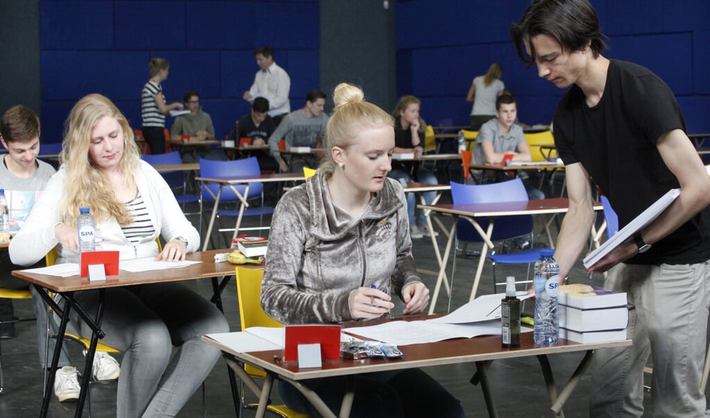 Voor honderden leerlingen van de Waldheim-mavo en het Baarnsch Lyceum beginnen vandaag de examens. (archieffoto)
