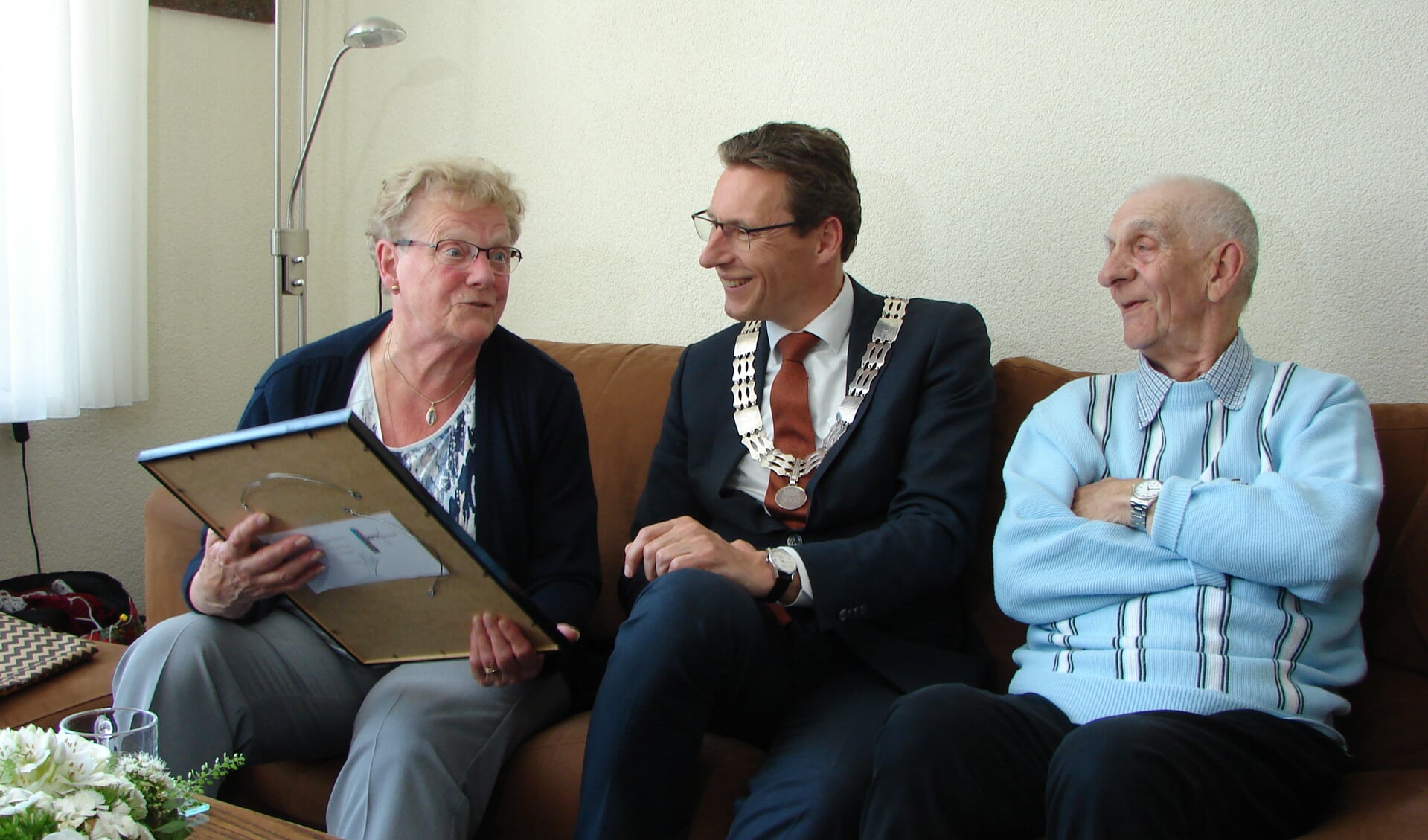 Echtpaar Kil van Lunsen met burgemeester Poppens