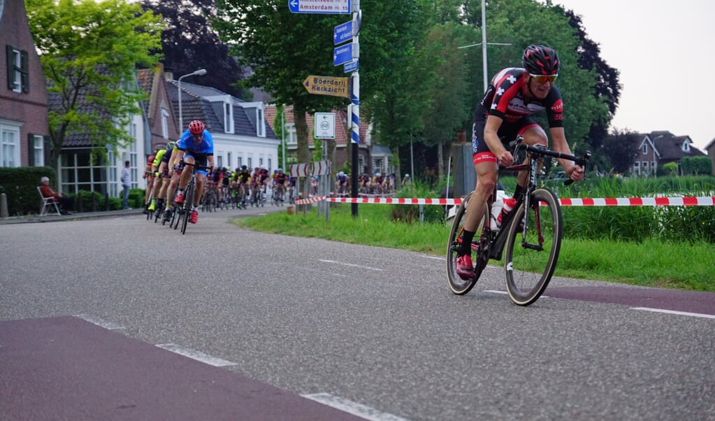 Ontsnappers hadden het lastig in de Ronde van Nes a/d Amstel.