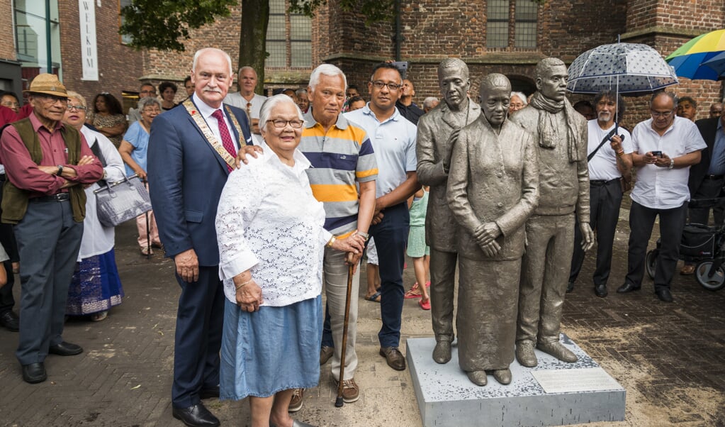 In 2018 onthulde oud-burgemeester Asje van Dijk een Moluks standbeeld naast de Oude Kerk in Barneveld, met een verwijzing naar de verschillende generaties Molukkers in Barneveld.