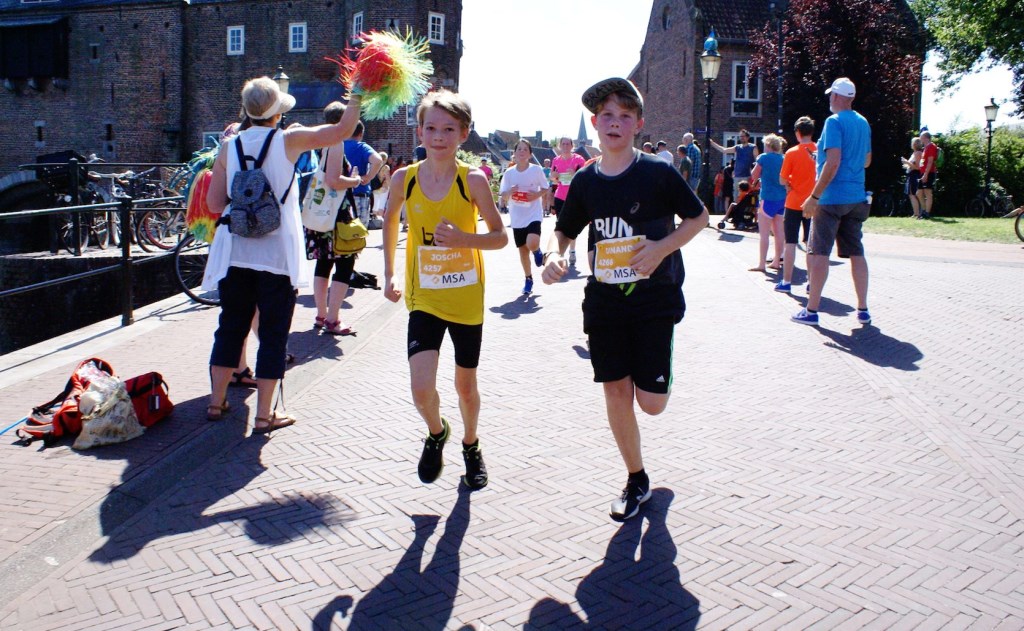 Leerlingen van het basis- en voorgezet onderwijs lopen gratis mee met de Marathon.