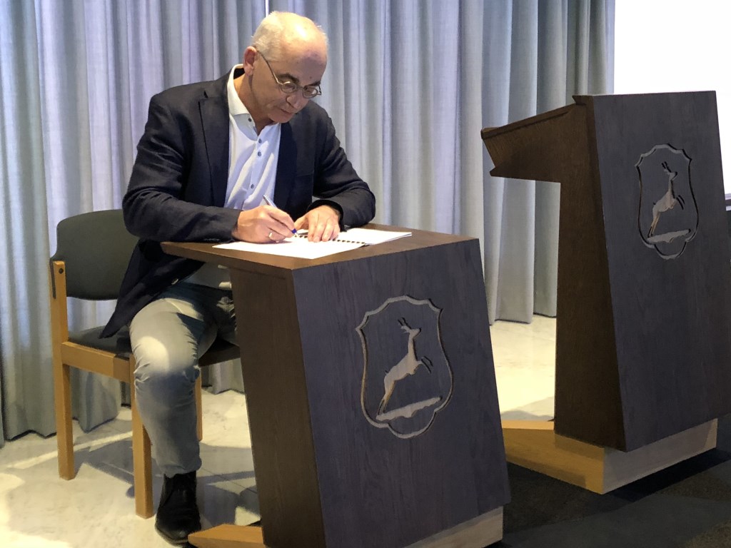 Enkele partijen hadden liever een informateur van buiten af gezien, een taak die Herman Luitjes nu voor zijn rekening heeft genomen